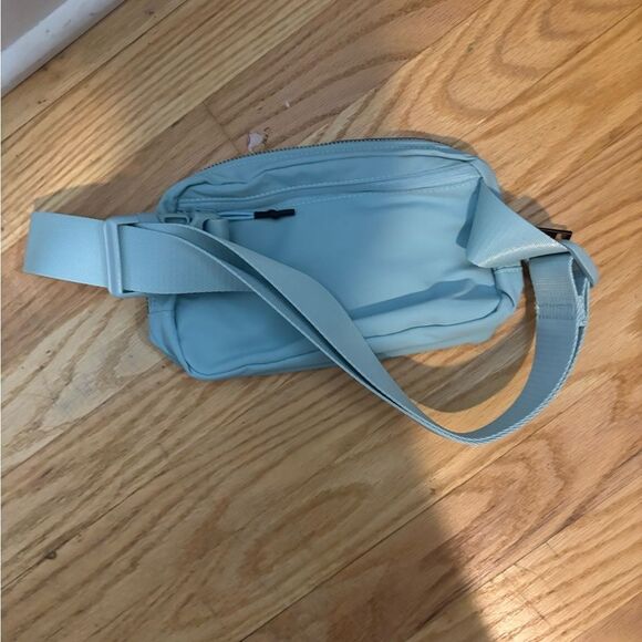 Light blue belt bag NWOT - Picture 3 of 4